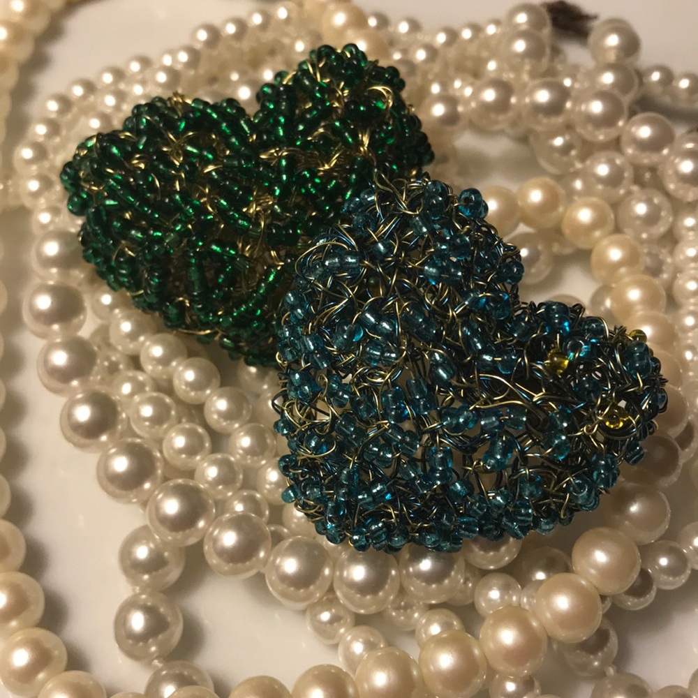 Blue wire beaded brooch